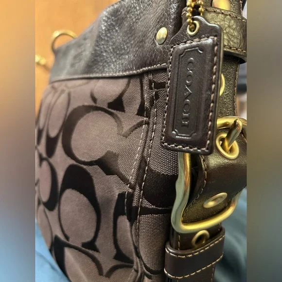 Coach Brown and Black Signature Bag - Picture 12 of 12